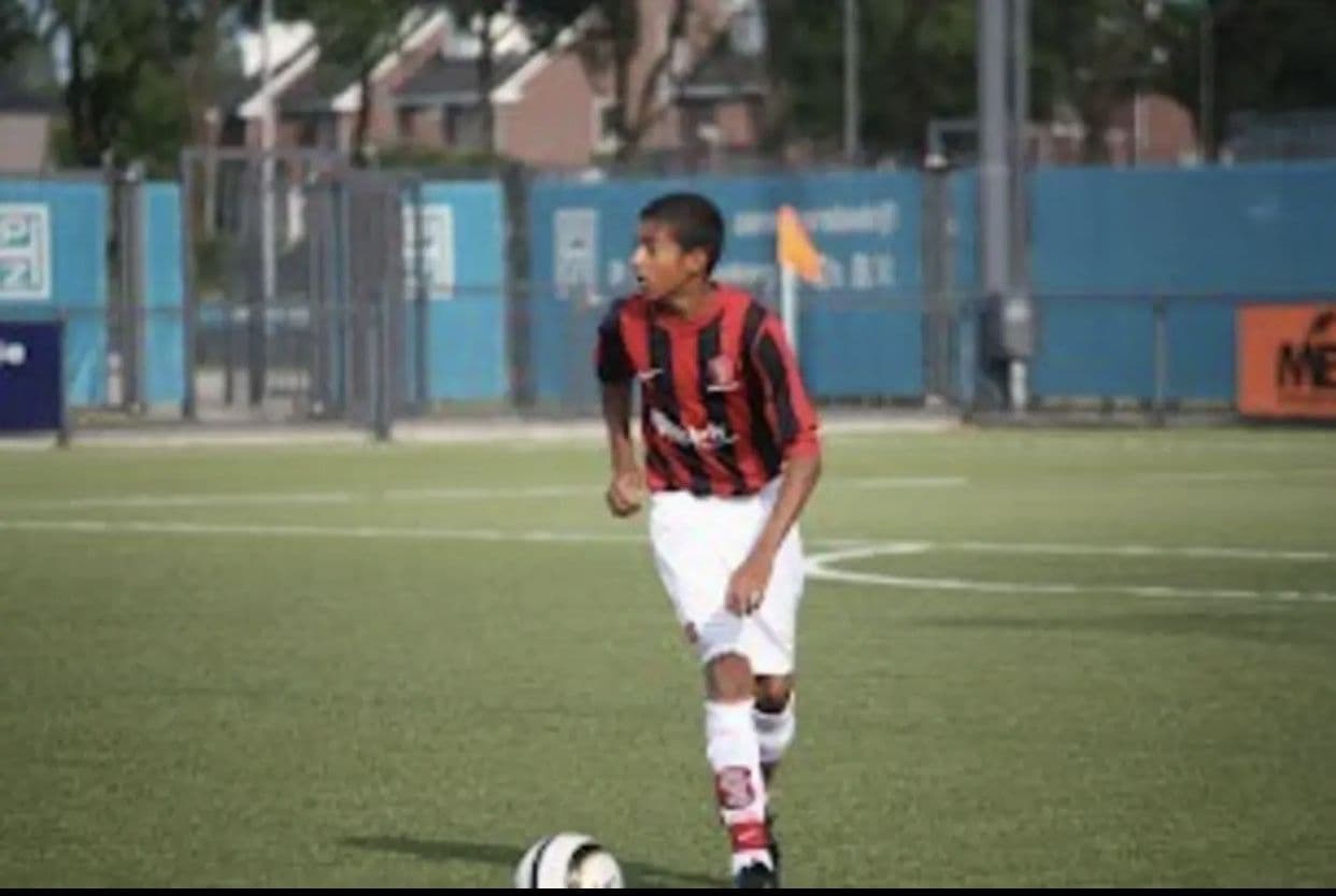 Tim op het voetbalveld